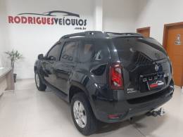 RENAULT - DUSTER - 2015/2016 - Preta - R$ 59.900,00