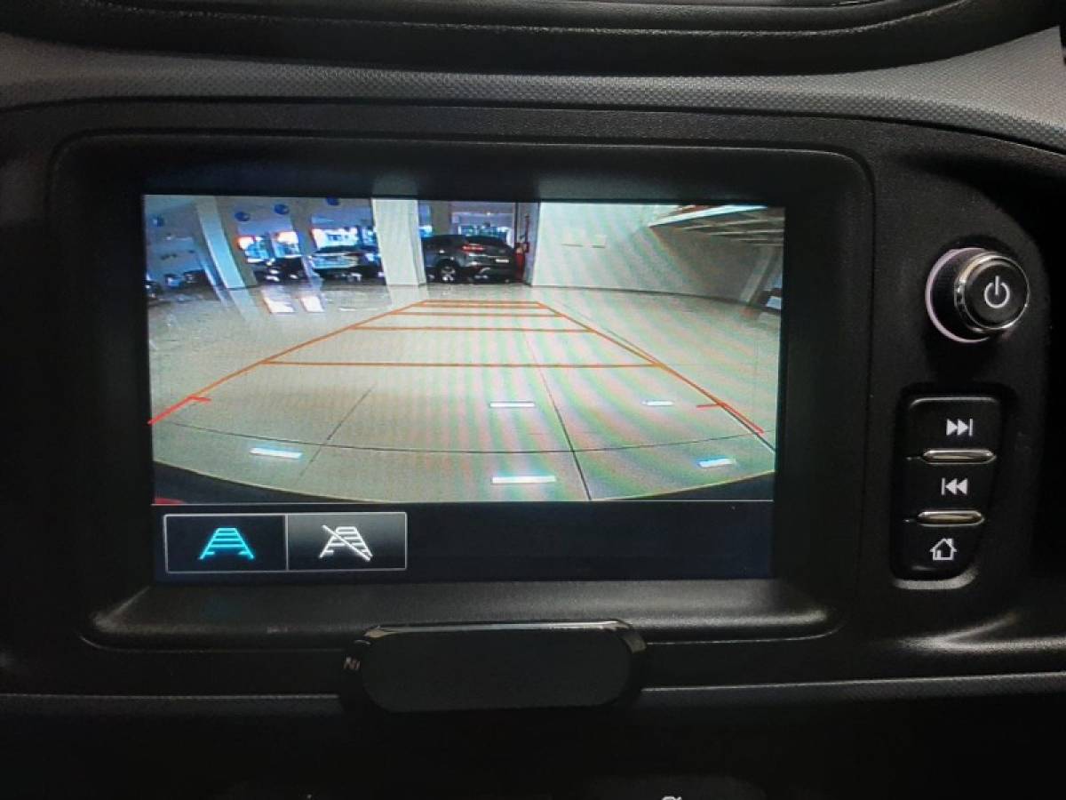 CHEVROLET - ONIX - 2019/2019 - Prata - R$ 68.900,00