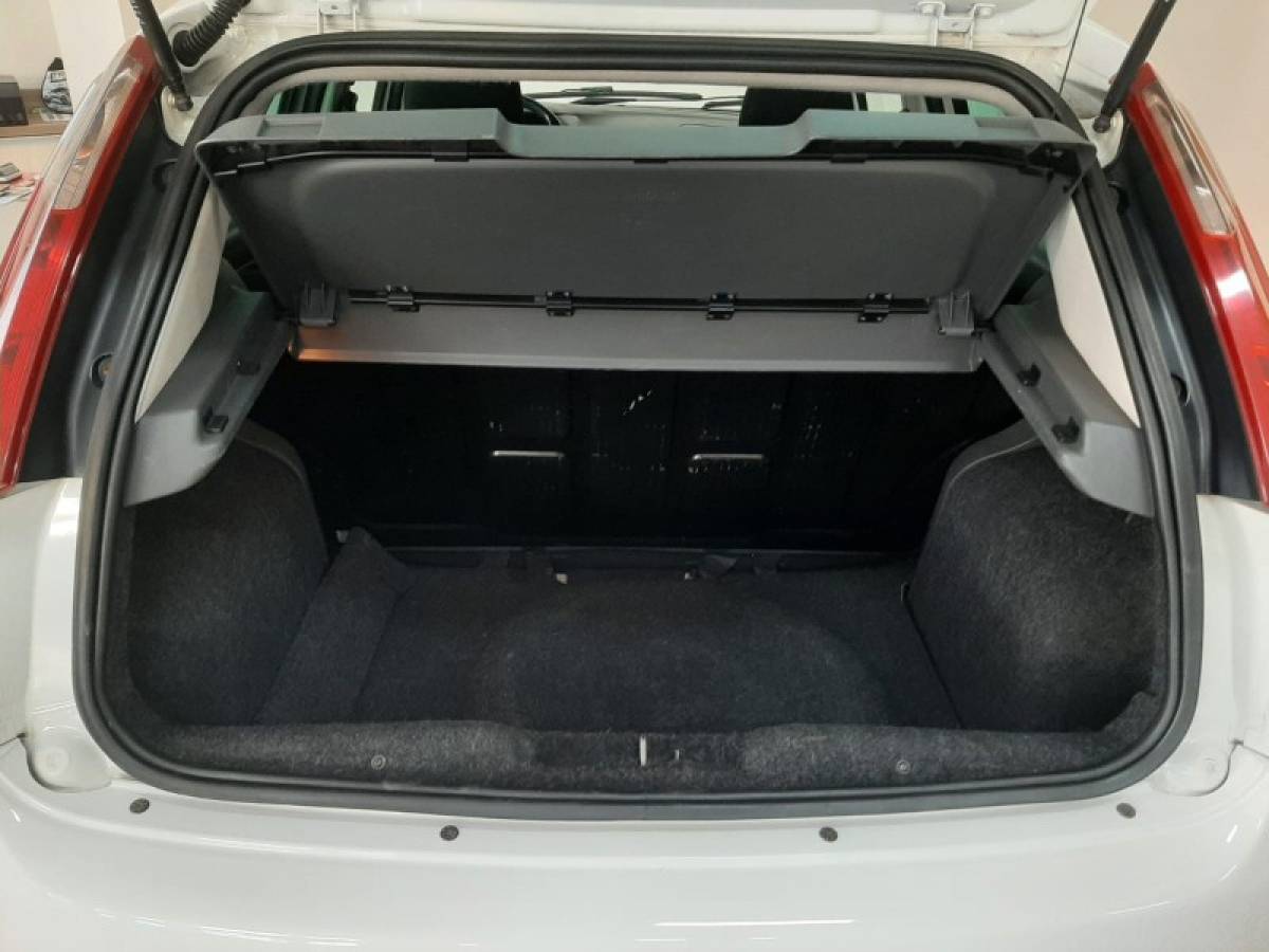FIAT - PUNTO - 2008/2009 - Branca - R$ 32.900,00