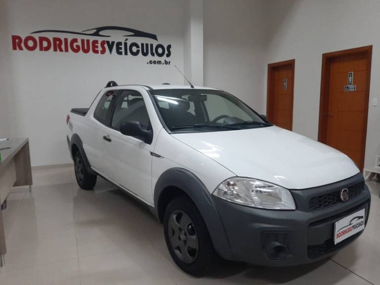 FIAT - STRADA - 2019/2020 - Branca - R$ 72.900,00