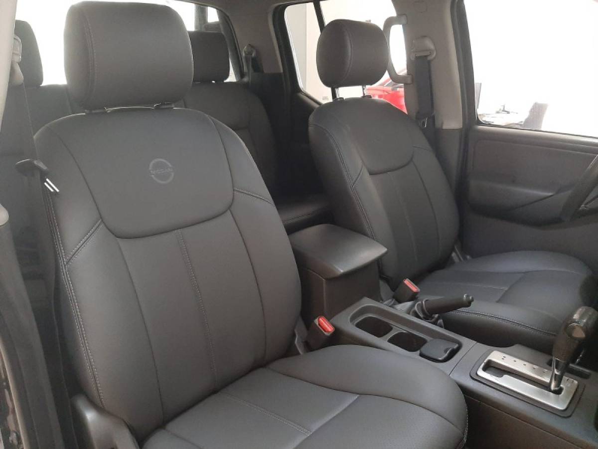 NISSAN - FRONTIER - 2012/2013 - Preta - R$ 104.900,00