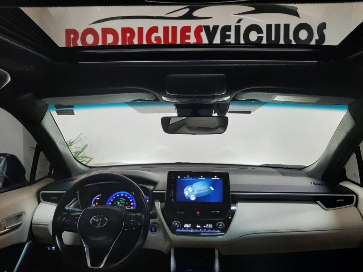 TOYOTA - COROLLA - 2023/2024 - Vermelha - R$ 169.900,00