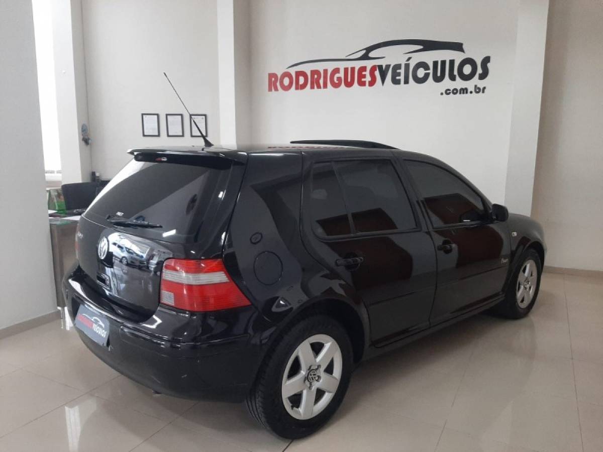 VOLKSWAGEN - GOLF - 2006/2006 - Preta - R$ 37.900,00