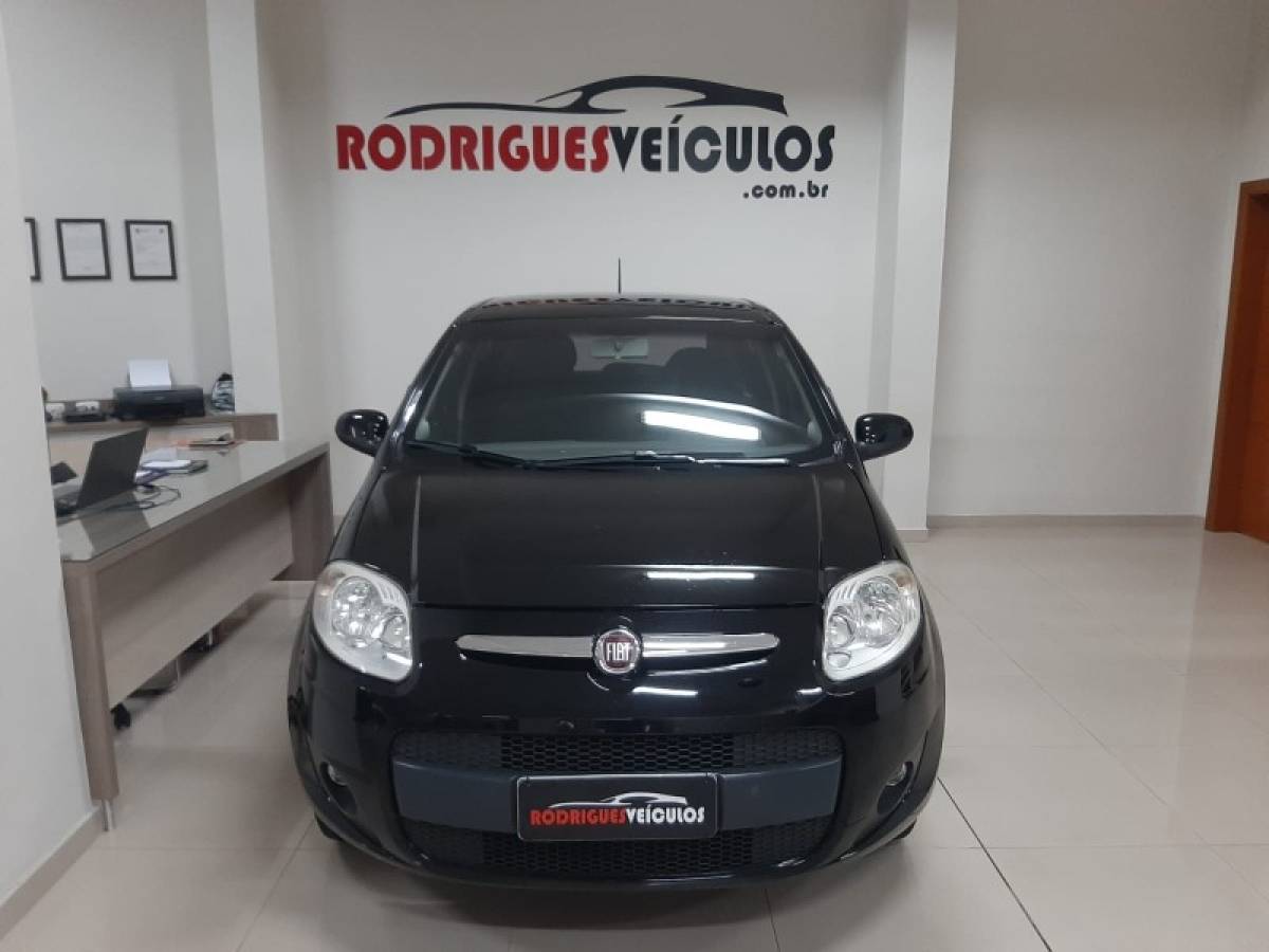 FIAT - PALIO - 2012/2013 - Preta - R$ 36.900,00