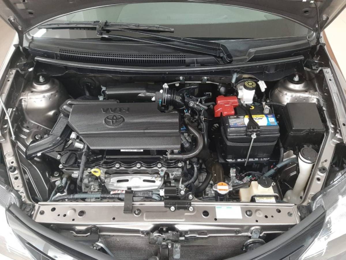 TOYOTA - ETIOS - 2018/2019 - Cinza - R$ 64.900,00