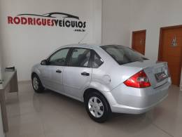 FORD - FIESTA - 2005/2005 - Prata - R$ 24.900,00