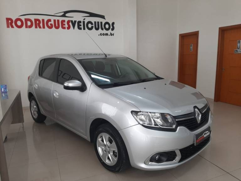 RENAULT - SANDERO - 2014/2015 - Prata - R$ 44.900,00