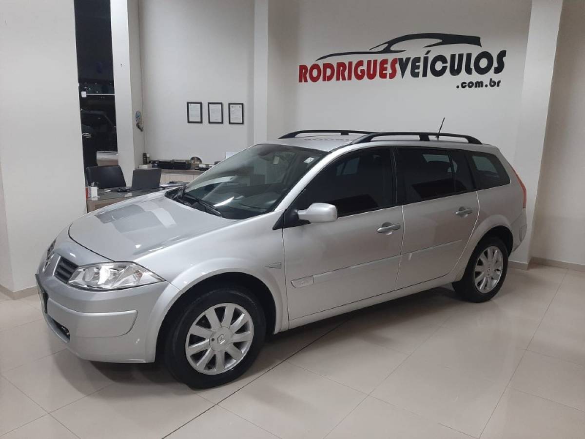 RENAULT - MÉGANE - 2011/2012 - Prata - R$ 34.900,00