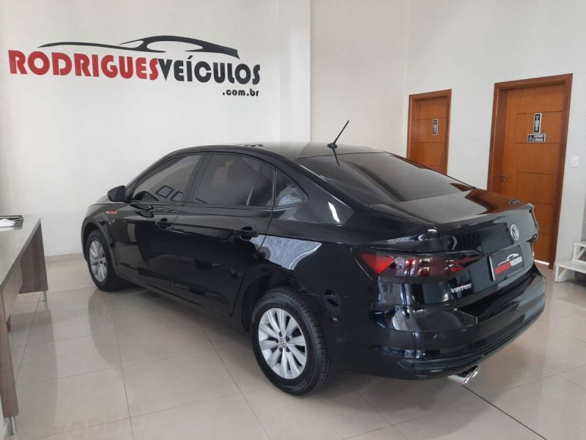 VOLKSWAGEN - VIRTUS - 2019/2020 - Preta - R$ 79.900,00