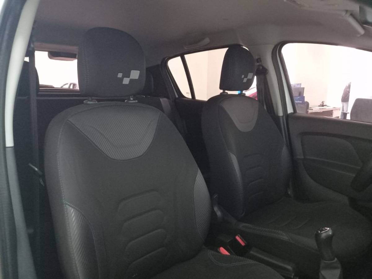 RENAULT - SANDERO - 2017/2018 - Branca - R$ 54.900,00