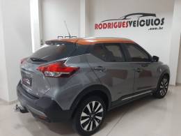 NISSAN - KICKS - 2016/2017 - Cinza - R$ 82.900,00