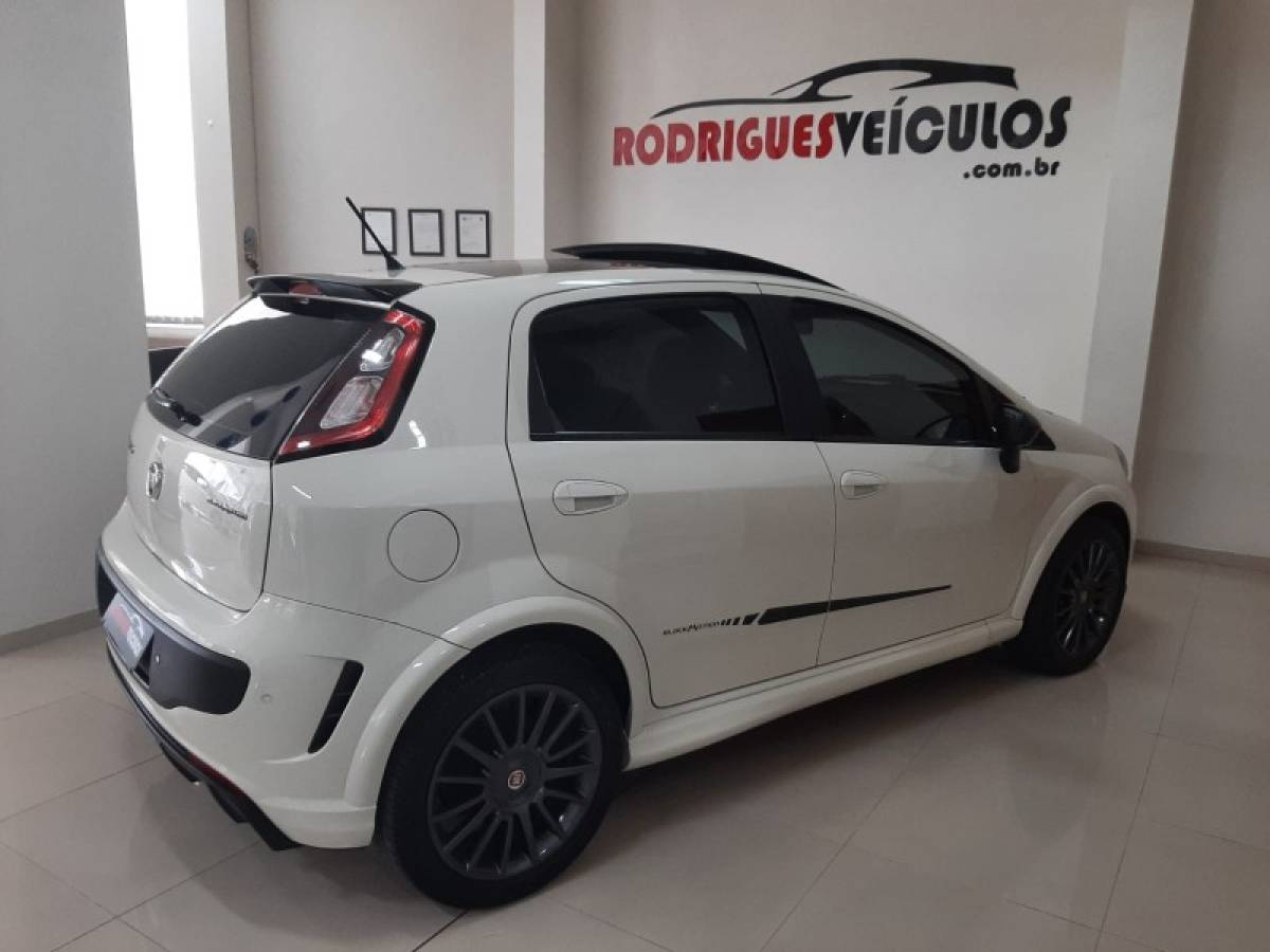 FIAT - PUNTO - 2014/2015 - Branca - R$ 57.900,00