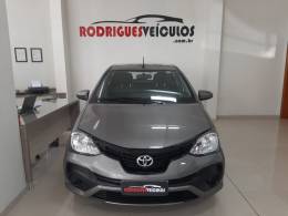 TOYOTA - ETIOS - 2018/2019 - Cinza - R$ 64.900,00