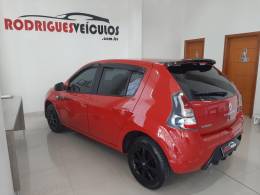 RENAULT - SANDERO - 2012/2013 - Vermelha - R$ 37.900,00